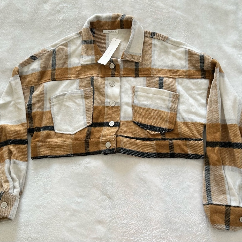 Timing Plaid flannel crop jacket in Brown and White
Size small